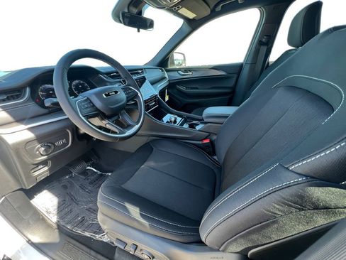 New 2026 Jeep Grand Cherokee Laredo image 19