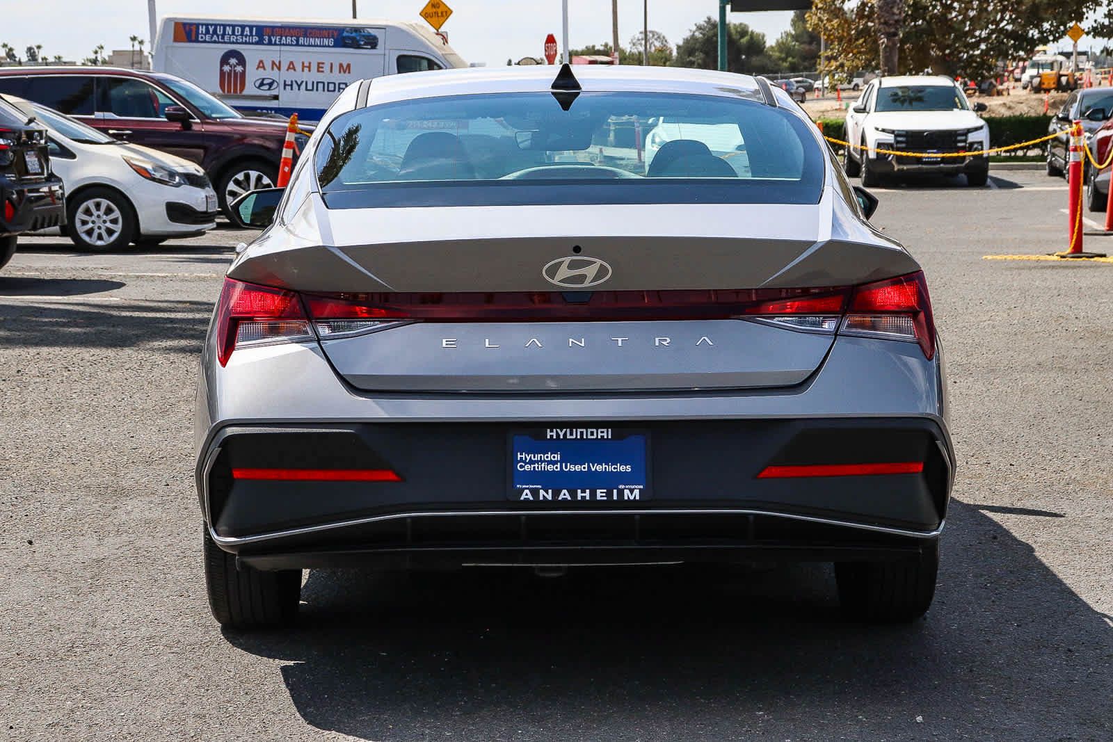 Used 2025 Hyundai Elantra SE w/ Cargo Package FWD image 8