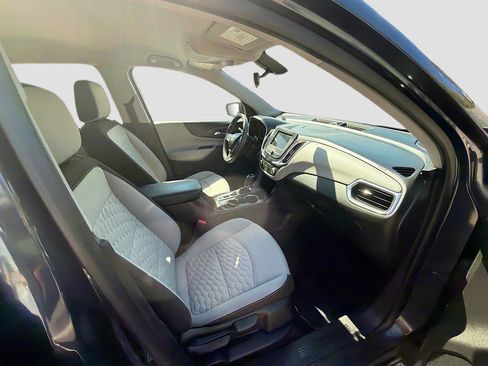 Used 2019 Chevrolet Equinox LS image 31