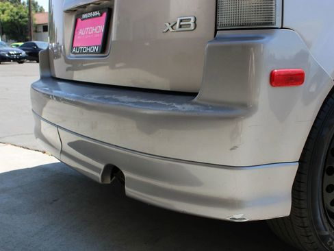Used 2005 Scion xB image 9