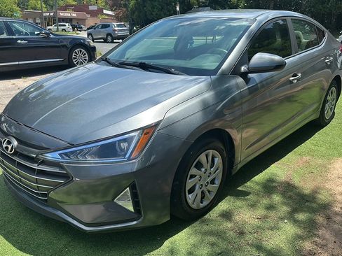 Used 2019 Hyundai Elantra SE FWD image 3