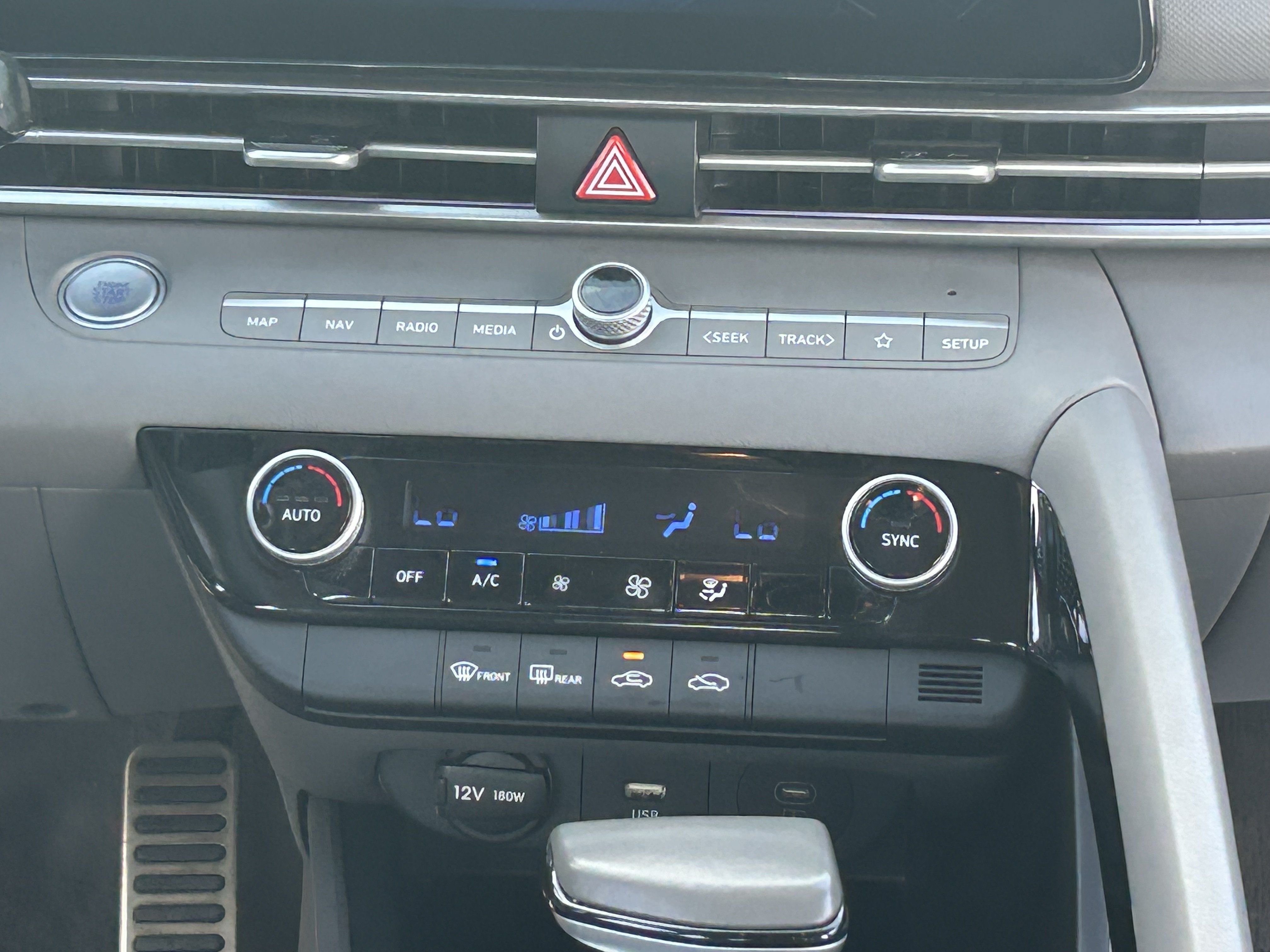 Used 2025 Hyundai Elantra SEL FWD image 19