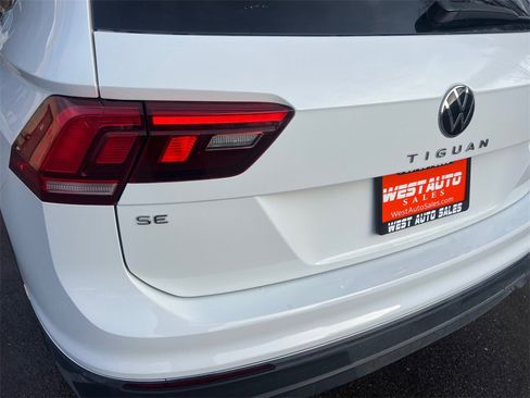 Used 2024 Volkswagen Tiguan SE w/ Panoramic Sunroof Package image 29
