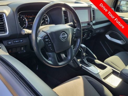 Used 2022 Nissan Frontier SV RWD image 5