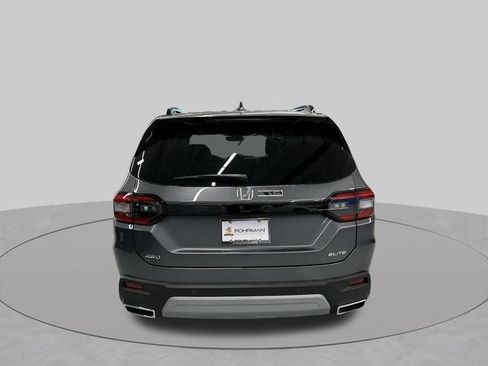 Used 2025 Honda Pilot Elite image 32