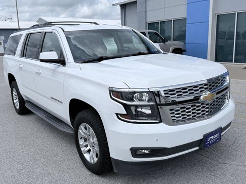 Used 2019 Chevrolet Suburban LT RWD image 2