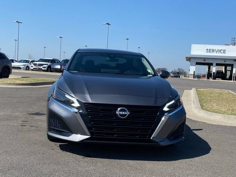 Used 2023 Nissan Altima 2.5 SL FWD image 2