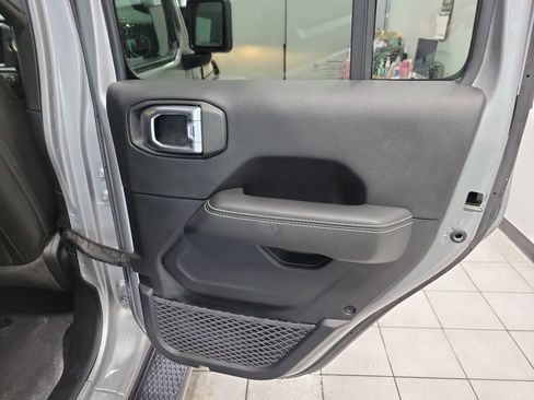 Used 2021 Jeep Wrangler Unlimited Sahara image 12