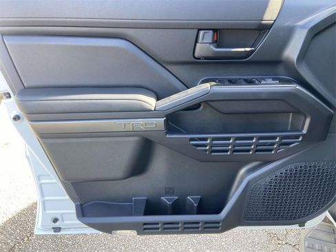Used 2025 Toyota 4Runner TRD Off-Road image 11