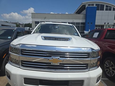 Used 2018 Chevrolet Silverado 2500 High Country image 7