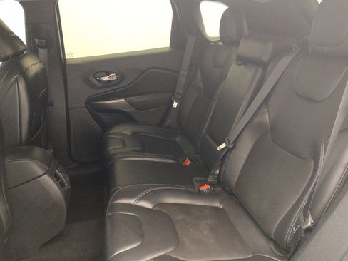 Used 2020 Jeep Cherokee Latitude Plus image 18