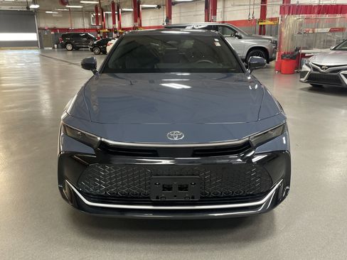 Used 2025 Toyota Crown XLE image 3