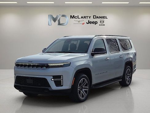 New 2026 Jeep Grand Wagoneer L w/ HD Trailer Tow Package image 2