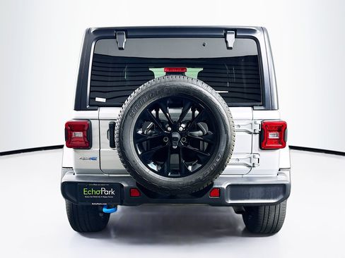 Used 2023 Jeep Wrangler Unlimited Sahara w/ Cold Weather Group AWD/4WD image 7