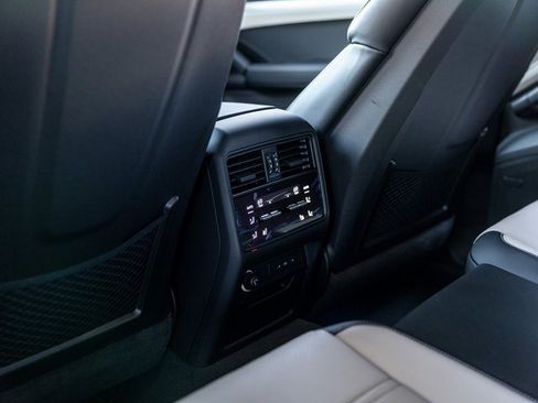 Certified 2025 Porsche Cayenne Coupe image 53