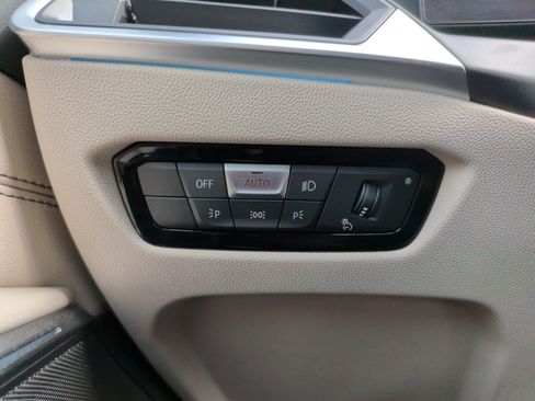 Certified 2023 BMW 330i Sedan w/ M Sport Package image 25