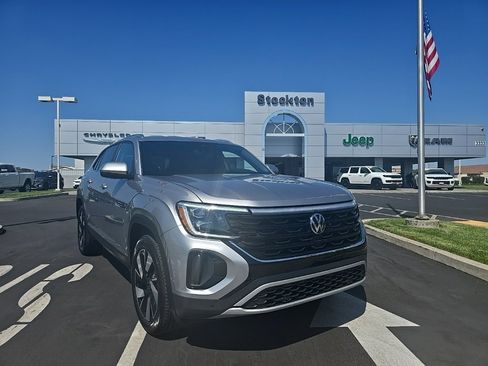 Used 2024 Volkswagen Atlas Cross Sport SE image 2