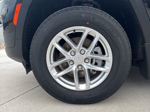 New 2025 Jeep Grand Cherokee Laredo X w/ Luxury Tech Group I image 25