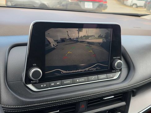 Used 2023 Nissan Rogue SV FWD image 25