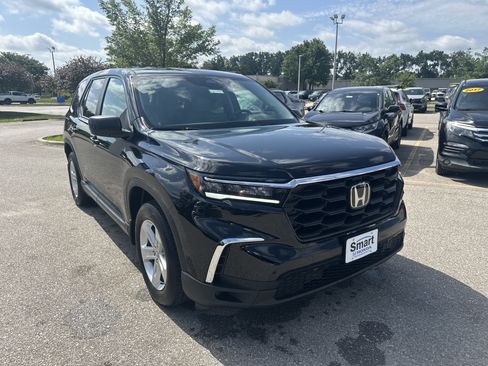 Used 2023 Honda Pilot LX image 4