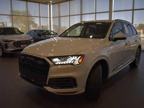 Used 2023 Audi Q7 2.0T Premium Plus w/ Premium Plus Package AWD/4WD image 3