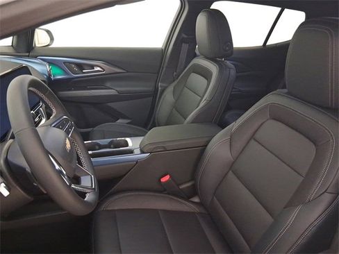 Used 2025 Chevrolet Equinox EV LT image 12