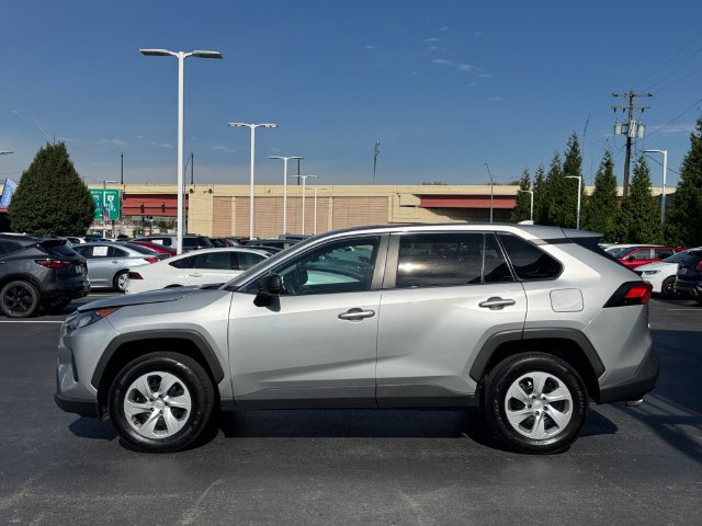Used 2022 Toyota RAV4 LE AWD/4WD image 8