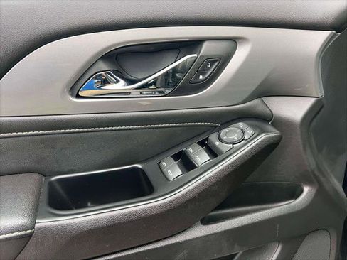 Used 2023 Chevrolet Traverse LT image 15