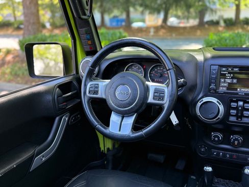 Used 2016 Jeep Wrangler Unlimited Rubicon AWD/4WD image 19