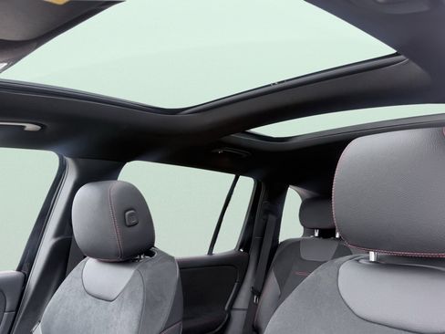 Used 2024 Mercedes-Benz GLB 250 image 27