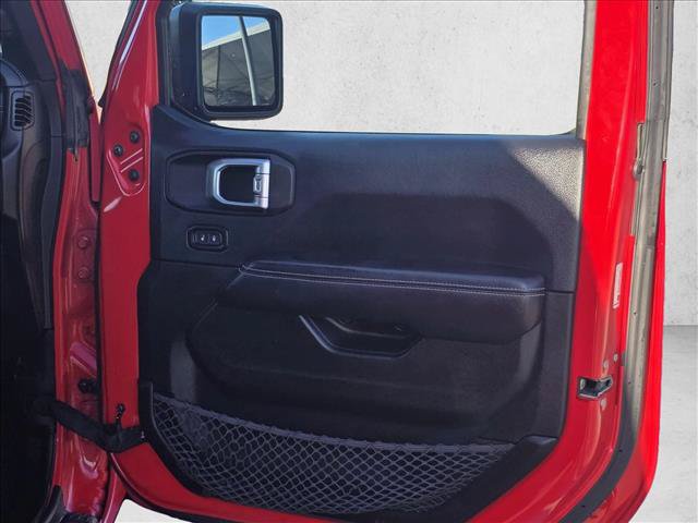 Used 2018 Jeep Wrangler Unlimited Sahara AWD/4WD image 9