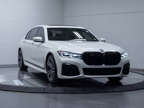 Used 2021 BMW 750i xDrive w/ Executive Package AWD/4WD image 4