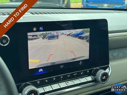 Used 2024 Chevrolet Colorado ZR2 w/ ZR2 Convenience Package III AWD/4WD image 30