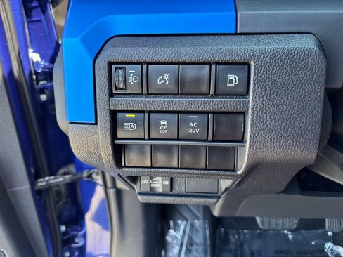 Certified 2025 Toyota Tacoma TRD Off-Road AWD/4WD image 29