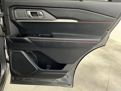 Used 2025 Ford Explorer ST-Line w/ ST-Line Street Pack image 21