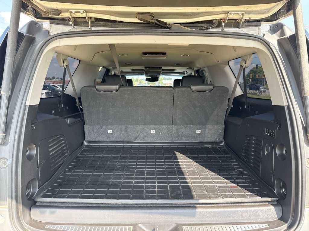Used 2018 Chevrolet Suburban Premier AWD/4WD image 9