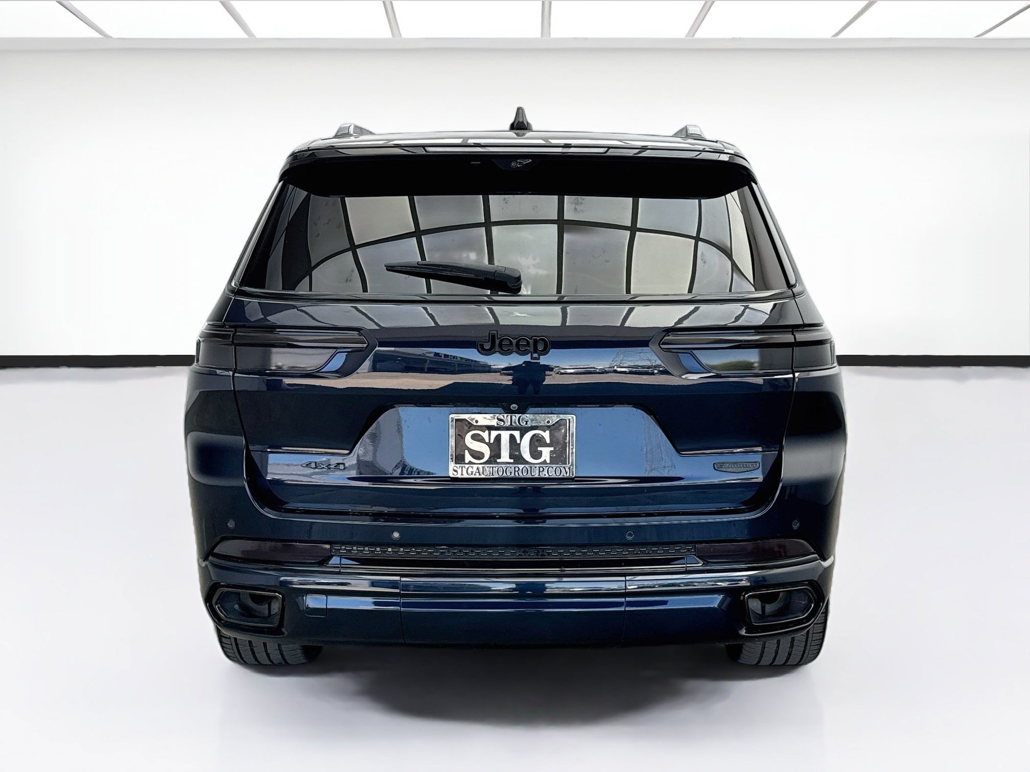 Used 2023 Jeep Grand Cherokee L Summit AWD/4WD image 5