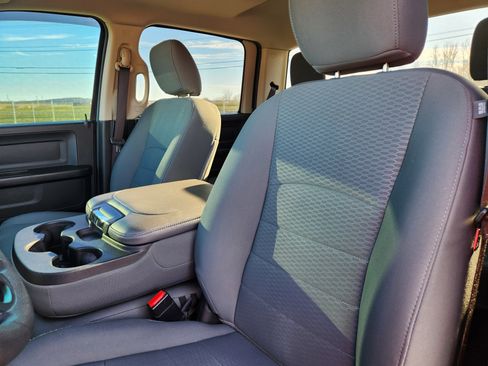 Used 2018 RAM 1500 Express AWD/4WD image 21