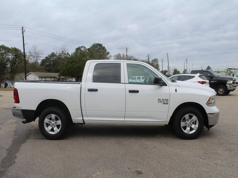 Used 2022 RAM 1500 Classic SLT image 8