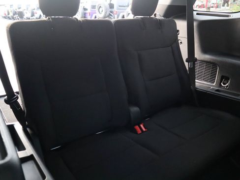 Used 2023 Ford Explorer XLT AWD/4WD image 38