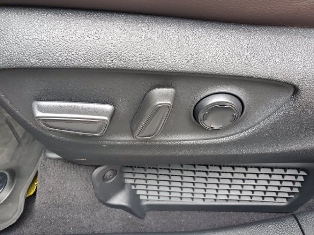 Used 2024 Toyota Sienna Platinum FWD image 21