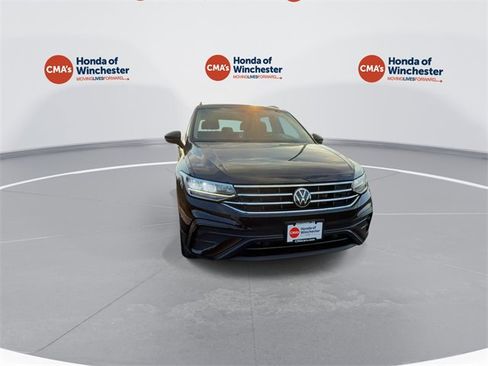 Used 2023 Volkswagen Tiguan SE image 3