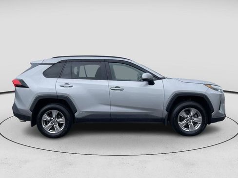 Used 2022 Toyota RAV4 XLE w/ Convenience Package image 6