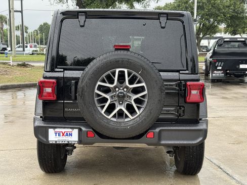 Used 2025 Jeep Wrangler Unlimited Sahara AWD/4WD image 6