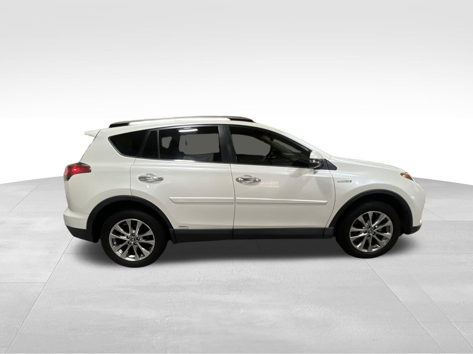 Used 2017 Toyota RAV4 Limited w/ Advanced Technology Package AWD/4WD image 4