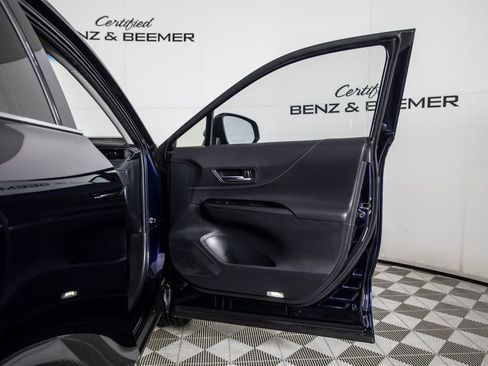 Used 2024 Toyota Venza LE image 14