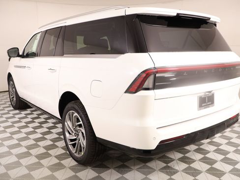 New 2026 Lincoln Navigator L Reserve AWD/4WD image 25