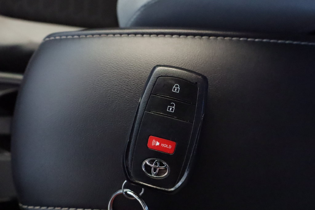 Used 2025 Toyota Corolla SE w/ SE Package FWD image 34