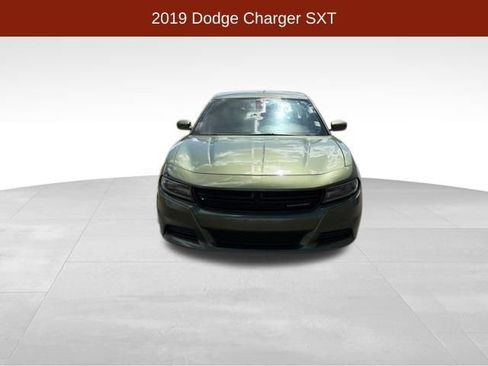Used 2019 Dodge Charger SXT RWD image 2