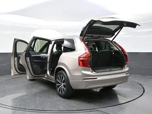 Used 2024 Volvo XC90 B5 Core image 32